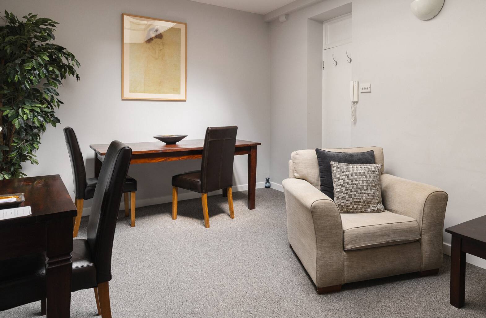 Large Room - Snow Hill